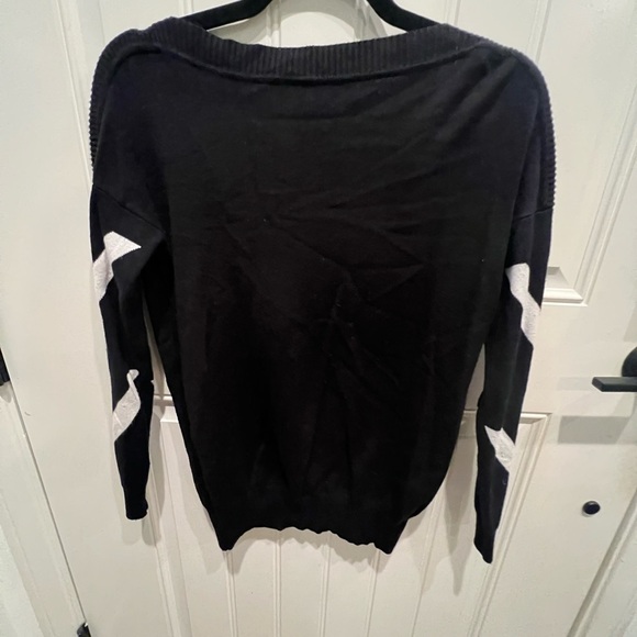 Women's Medium thick Black White Crew Neck Sweater with Bold Geometric Design - Picture 3 of 6